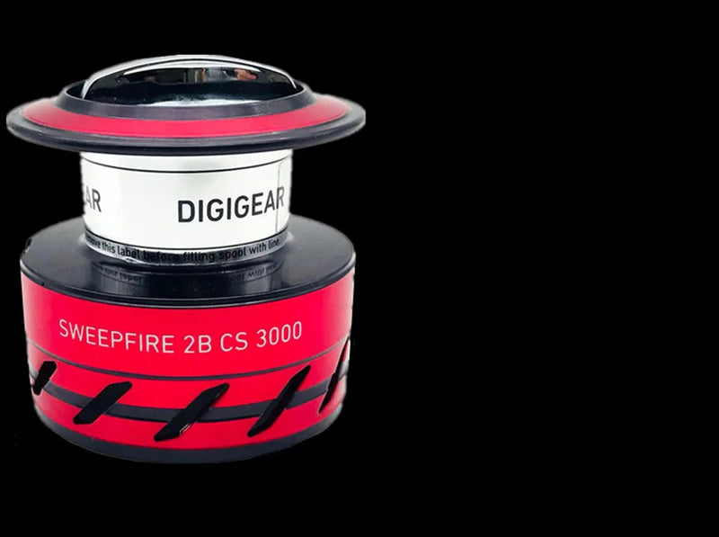 Carrete giratorio Daiwa SWEEPFIRE CS 1500-5000 con freno de hasta 8 kg