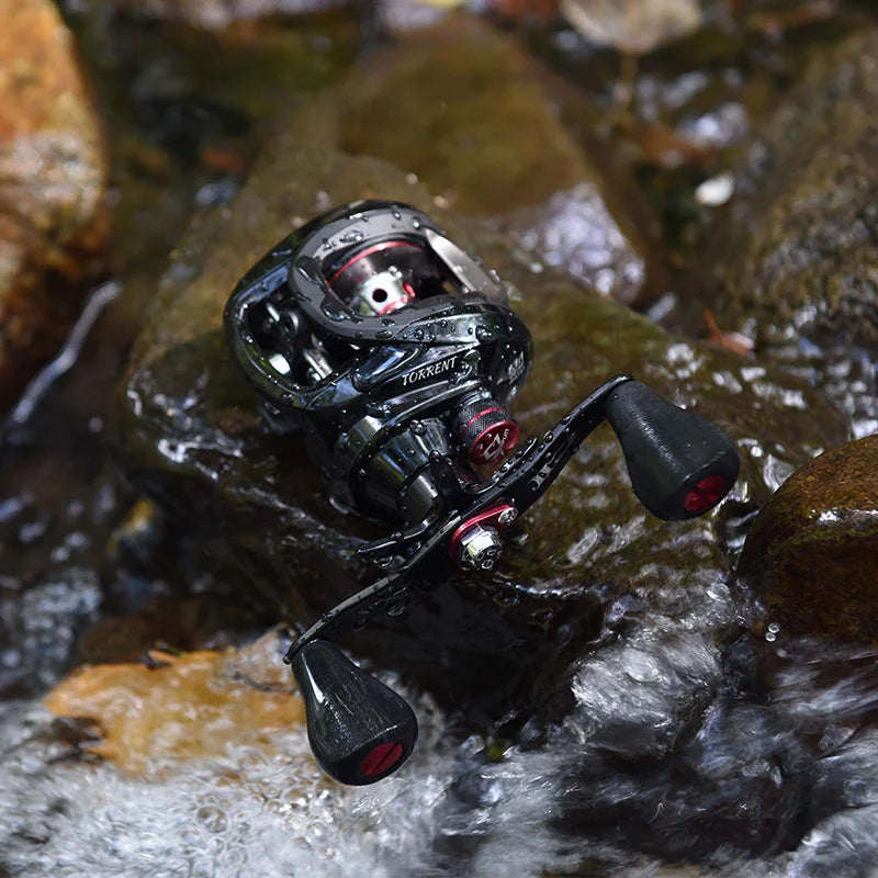 Carrete Piscifun Torrent baitcasting 8.1 kg con freno magnético y diseño compacto